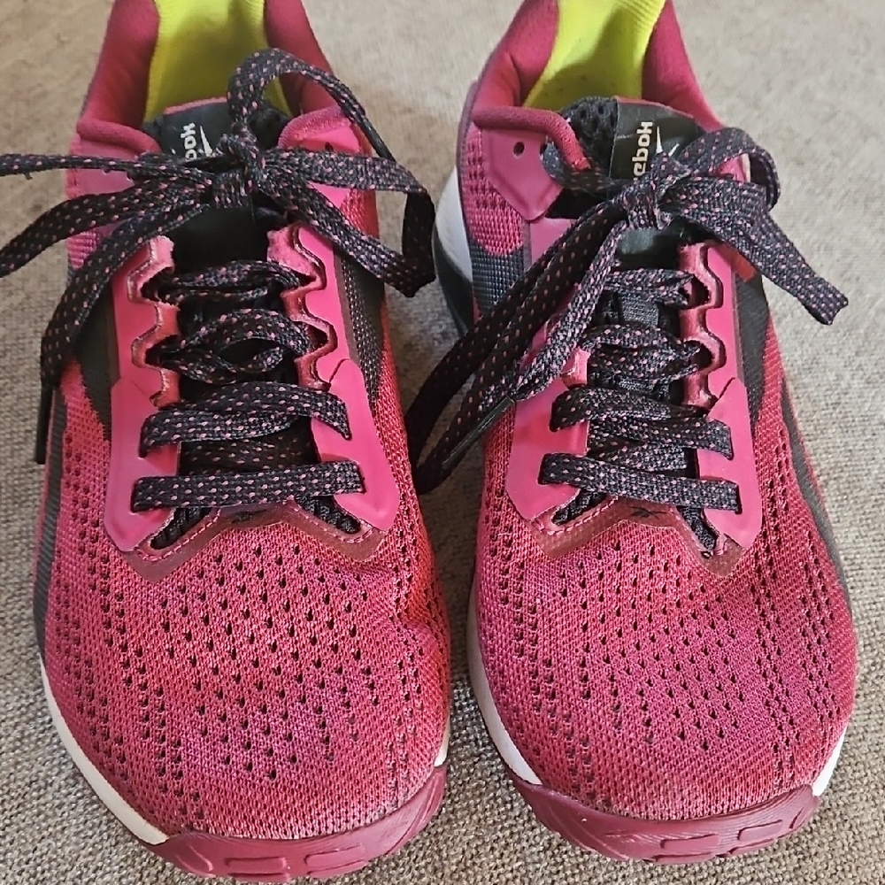 Reebok Size 7 Athletic Shoes with Breathable Mesh